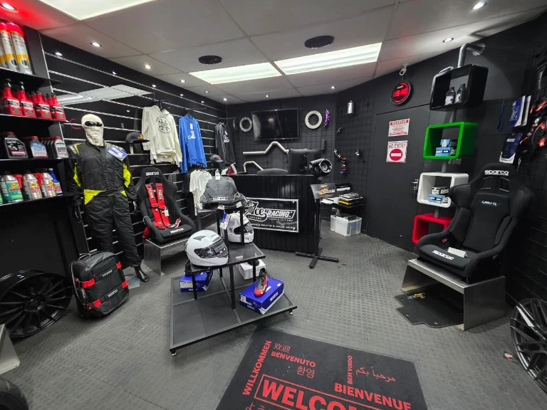 Ace Customs race shop
